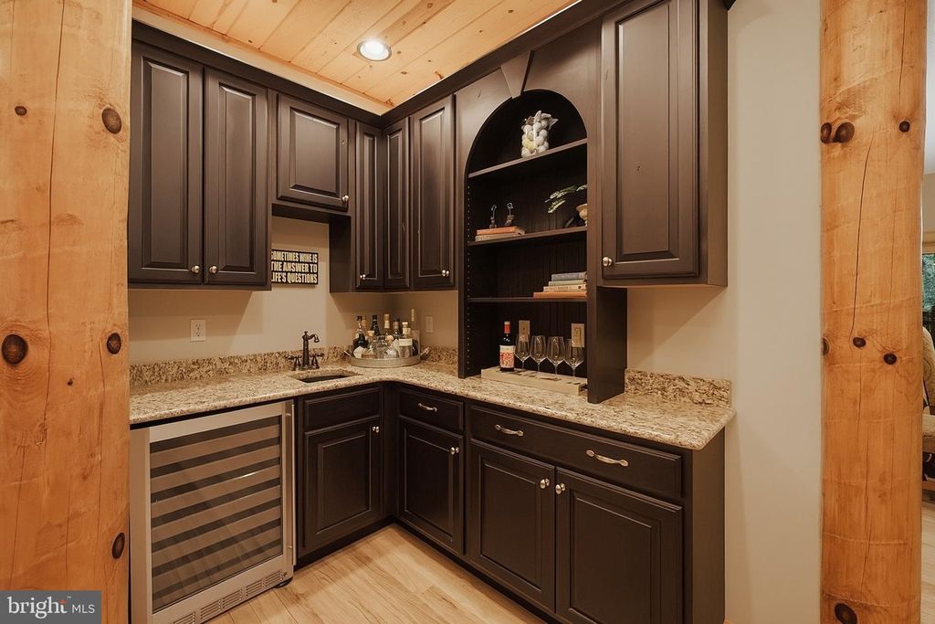 Image 5 of property listing at 178 FERN LOOP DR, Mc Henry, MD 21541