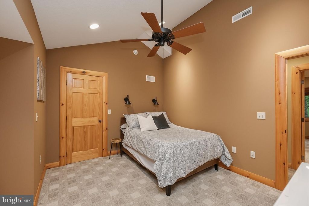 Image 66 of property listing at 178 FERN LOOP DR, Mc Henry, MD 21541