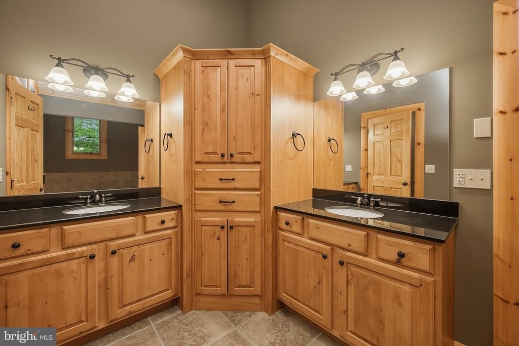 Image 7 of property listing at 178 FERN LOOP DR, Mc Henry, MD 21541