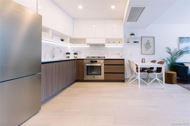 14449 Northern Boulevard 413, Flushing, NY 11354