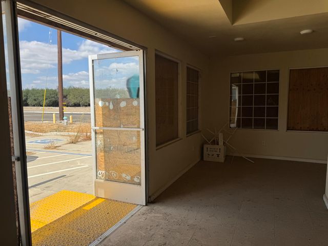 12441 W Shaw Avenue, Fresno, CA 93723