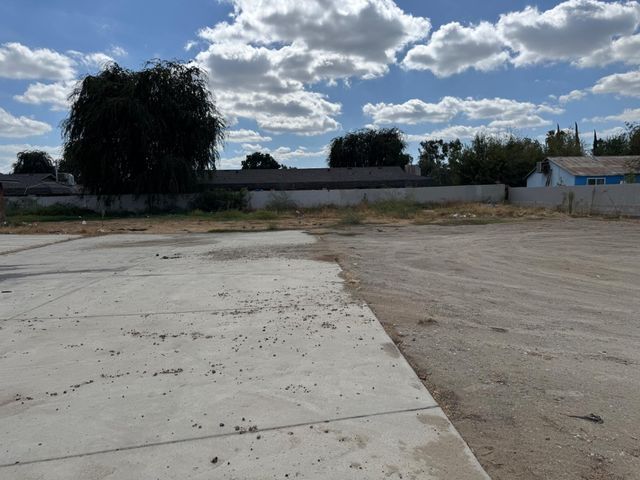 12441 W Shaw Avenue, Fresno, CA 93723