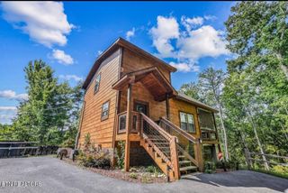 1215 Honeysuckle Lane, Sevierville, TN 37876