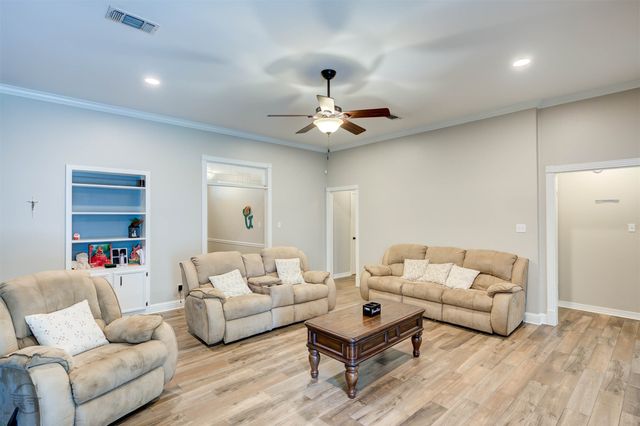 2116 Middle Creek Boulevard, Bossier City, LA 71111
