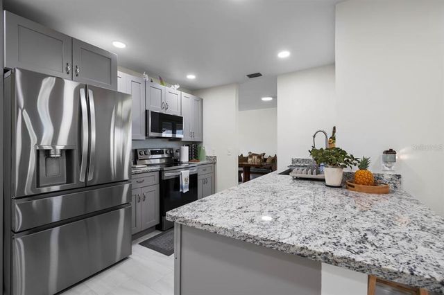 803 LEISEY CIRCLE, Ruskin, FL 33570