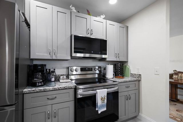 803 LEISEY CIRCLE, Ruskin, FL 33570