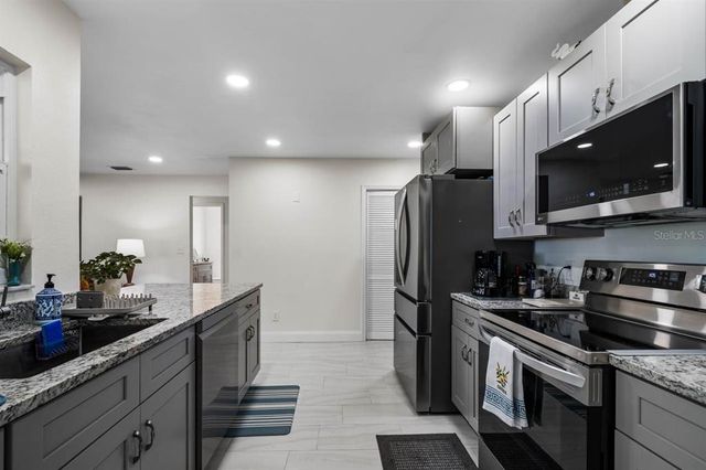803 LEISEY CIRCLE, Ruskin, FL 33570