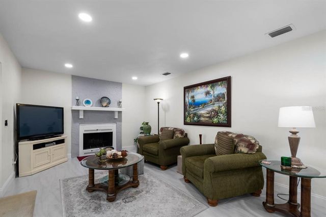 803 LEISEY CIRCLE, Ruskin, FL 33570