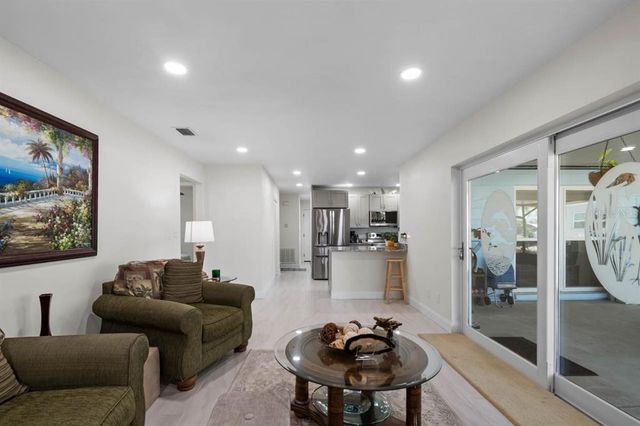 803 LEISEY CIRCLE, Ruskin, FL 33570