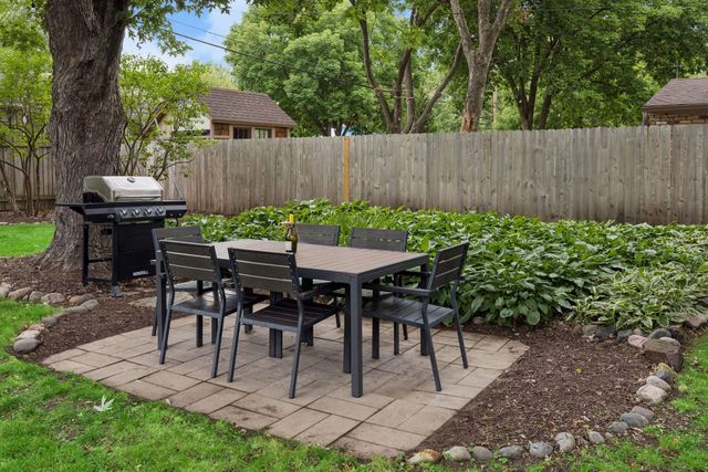 3851 Welcome Avenue N, Robbinsdale, MN 55422