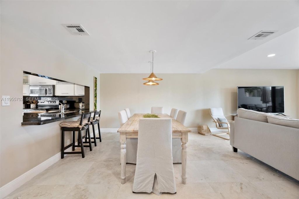 Image 9 of property listing at 4000 NE 168th St 110A, North Miami Beach, FL 33160