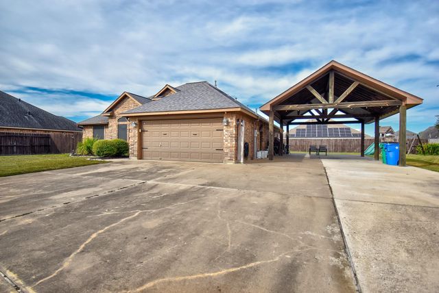 111 Goldfinch Court, Richwood, TX 77566