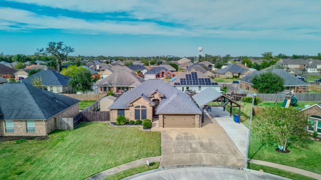111 Goldfinch Court, Richwood, TX 77566
