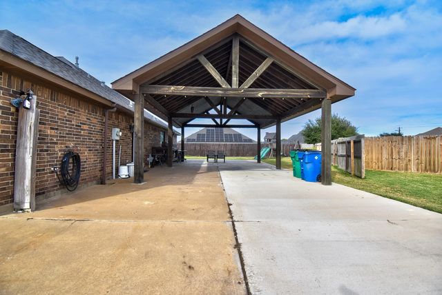 111 Goldfinch Court, Richwood, TX 77566