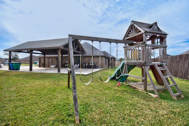 111 Goldfinch Court, Richwood, TX 77566