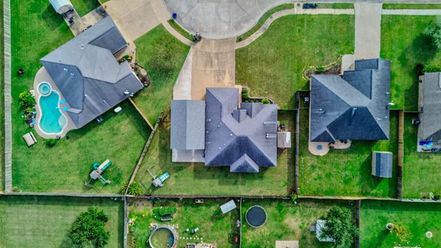 111 Goldfinch Court, Richwood, TX 77566