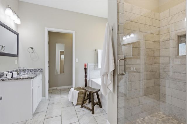 6115 Cimmaron TRL, Lago Vista, TX 78645