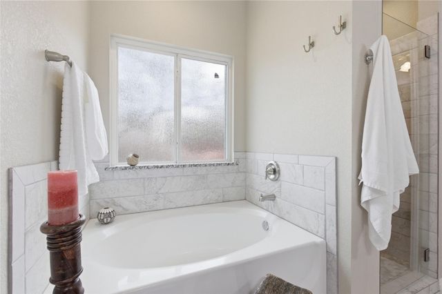 6115 Cimmaron TRL, Lago Vista, TX 78645