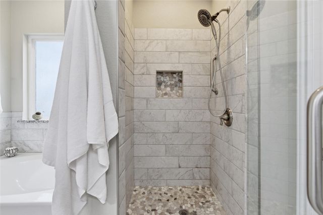 6115 Cimmaron TRL, Lago Vista, TX 78645