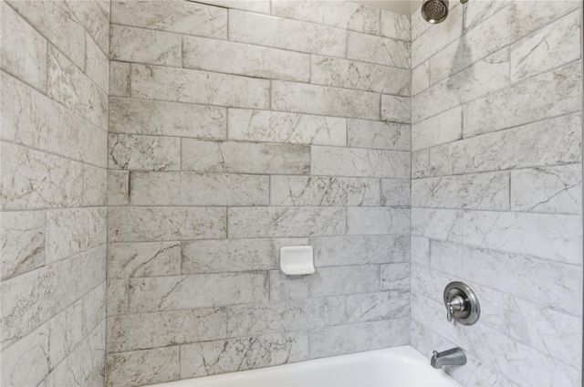 6115 Cimmaron TRL, Lago Vista, TX 78645