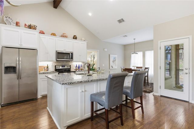 6115 Cimmaron TRL, Lago Vista, TX 78645