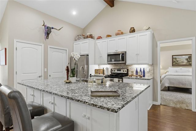 6115 Cimmaron TRL, Lago Vista, TX 78645