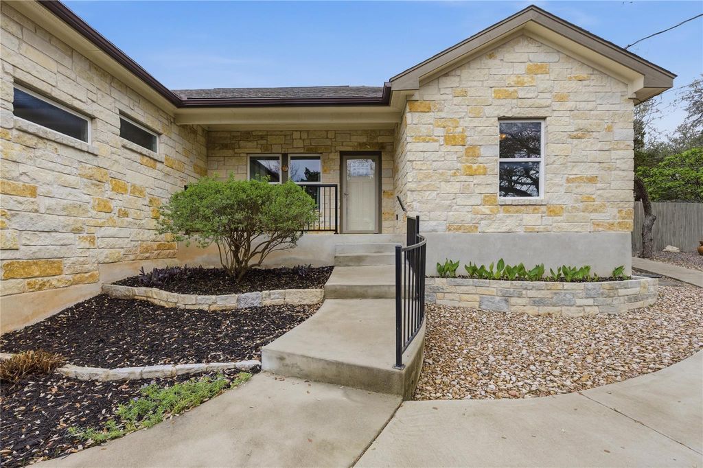 6115 Cimmaron TRL, Lago Vista, TX 78645