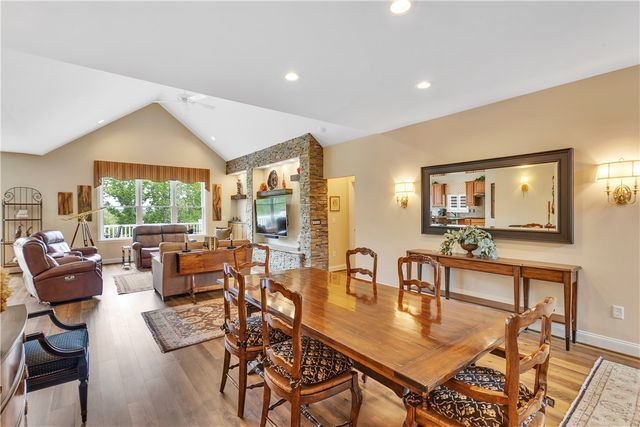 303 Jefferson Ln, Cranberry Twp, PA 16066