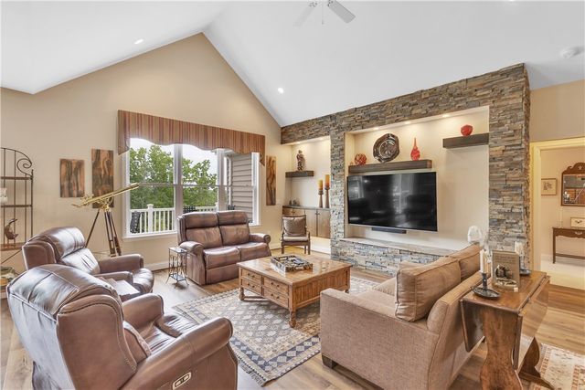 303 Jefferson Ln, Cranberry Twp, PA 16066