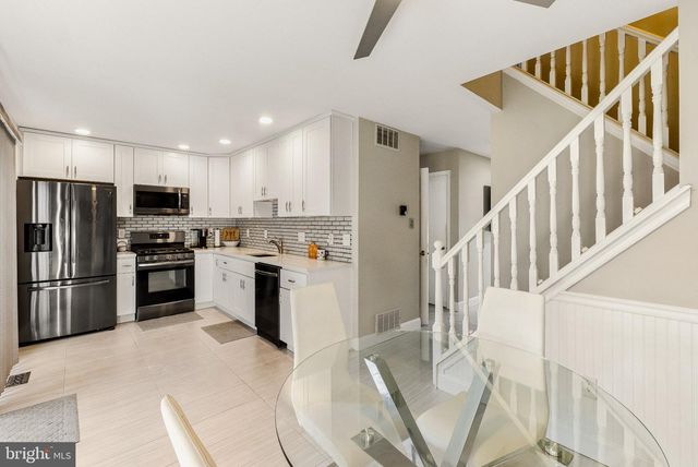 10 ARBOUR LN, Sewell, NJ 08080