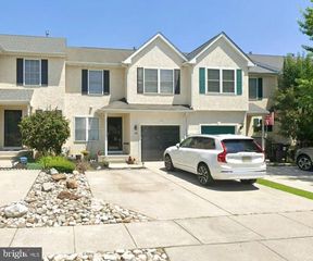 10 ARBOUR LN, Sewell, NJ 08080