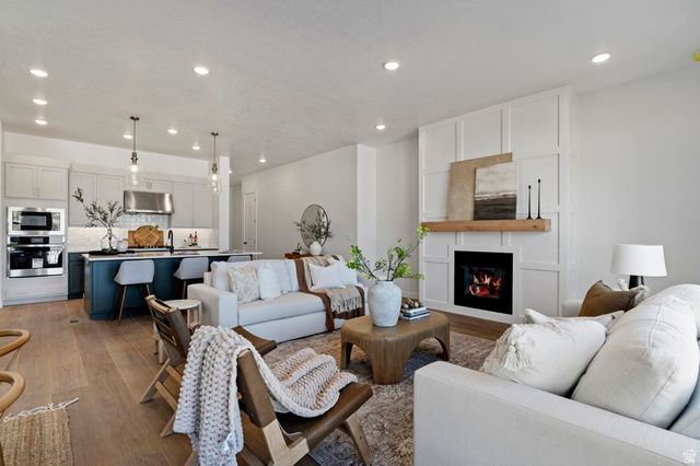 1305 E LARKSPUR WAY, Layton, UT 84040