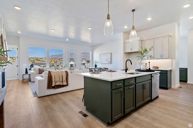 1305 E LARKSPUR WAY, Layton, UT 84040