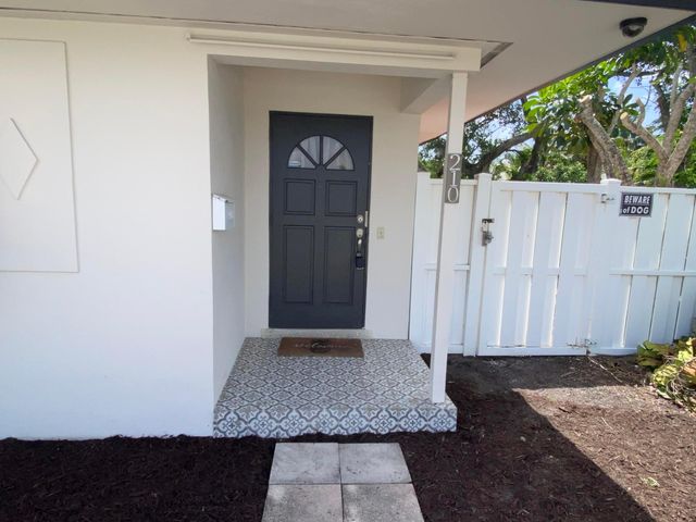 210 SE 1st Street, Boynton Beach, FL 33435
