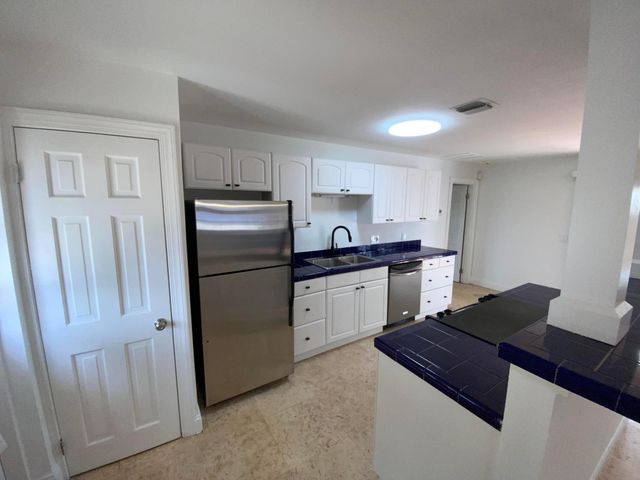 210 SE 1st Street, Boynton Beach, FL 33435