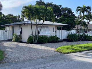 210 SE 1st Street, Boynton Beach, FL 33435