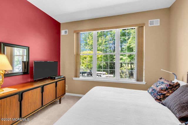 24 Oakmont Lane, Jackson, NJ 08527