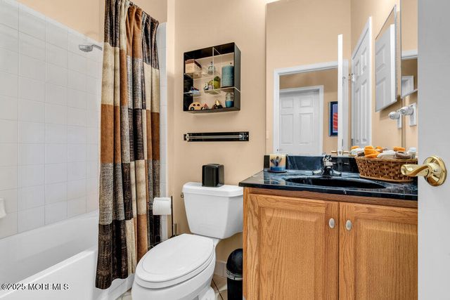 24 Oakmont Lane, Jackson, NJ 08527