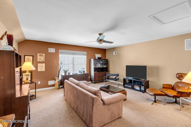 24 Oakmont Lane, Jackson, NJ 08527