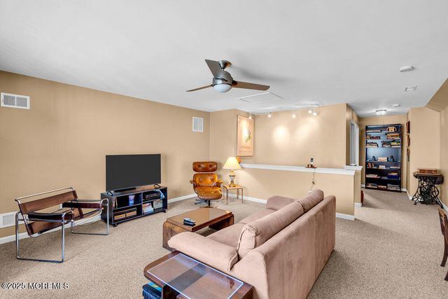 24 Oakmont Lane, Jackson, NJ 08527