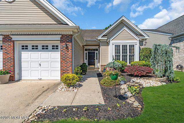 24 Oakmont Lane, Jackson, NJ 08527