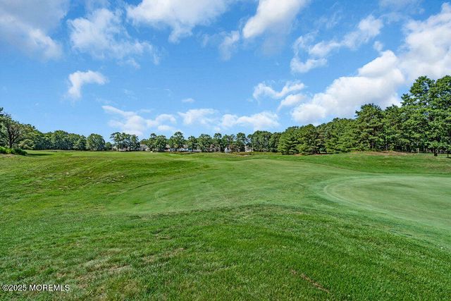 24 Oakmont Lane, Jackson, NJ 08527