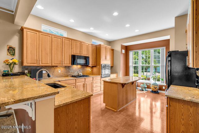 24 Oakmont Lane, Jackson, NJ 08527