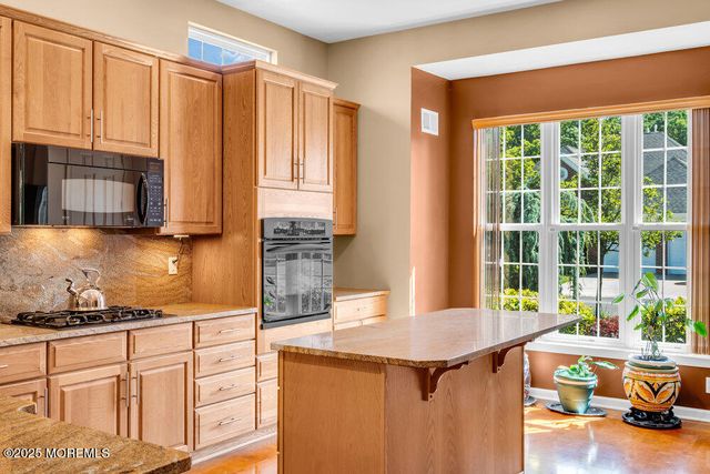 24 Oakmont Lane, Jackson, NJ 08527