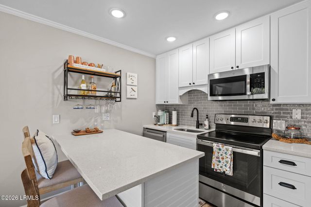 40 Folly Field Rd Apt A131, Hilton Head Island, SC 29928