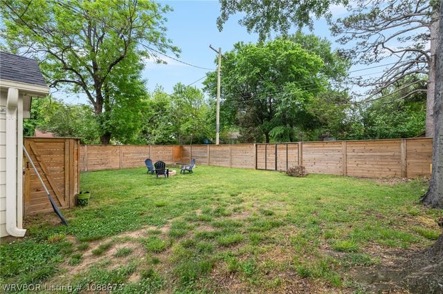 2032 S M Street, Fort Smith, AR 72901