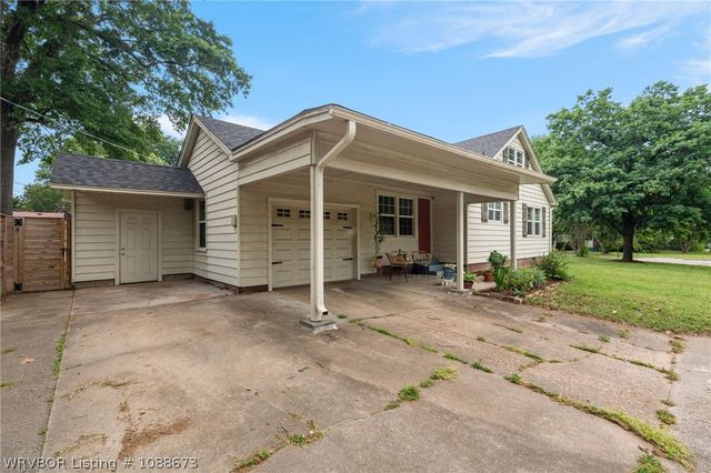 2032 S M Street, Fort Smith, AR 72901