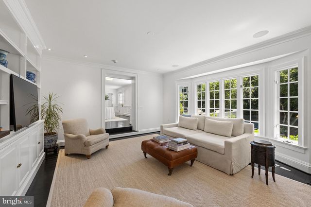 2501 49TH ST NW, Washington, DC 20007