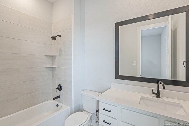 290 Lawrence Drive, Castroville, TX 78009