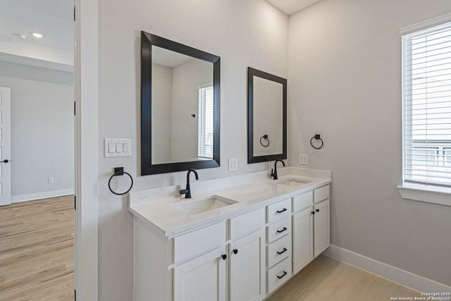 290 Lawrence Drive, Castroville, TX 78009